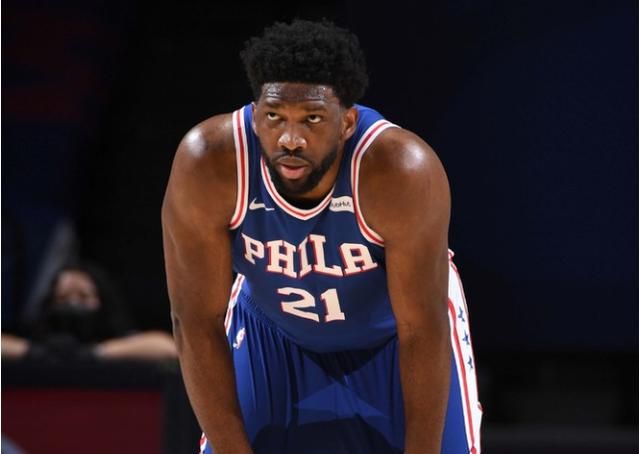 中锋核心再次爆发，球队轻取对手取胜