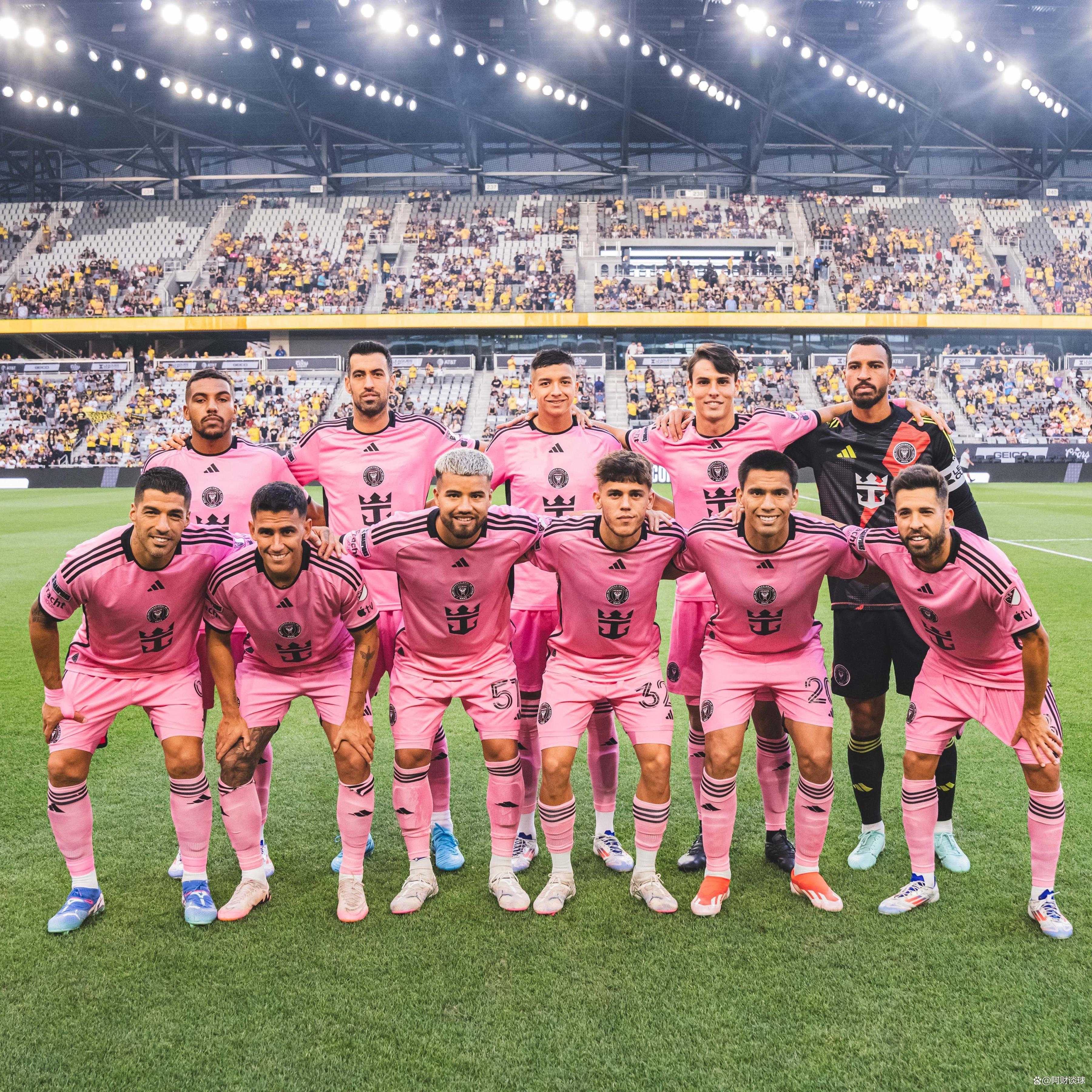 关于世界杯赛场大战一触即发，各国球队集结备战的信息