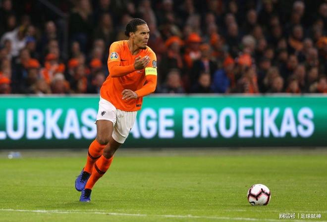 关于足球职业联赛球队排名变化频繁，胜负难料的信息