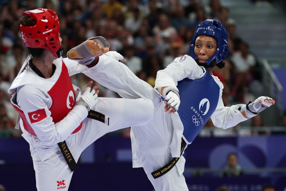 跆拳道比赛中发生意外，选手紧急下场