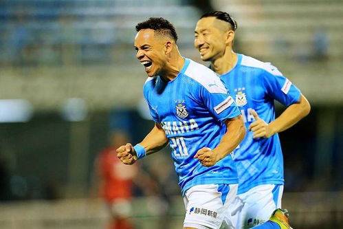 蓝色球队在重要赛事中展现出色 蓝色球队在重要赛事中展现出色