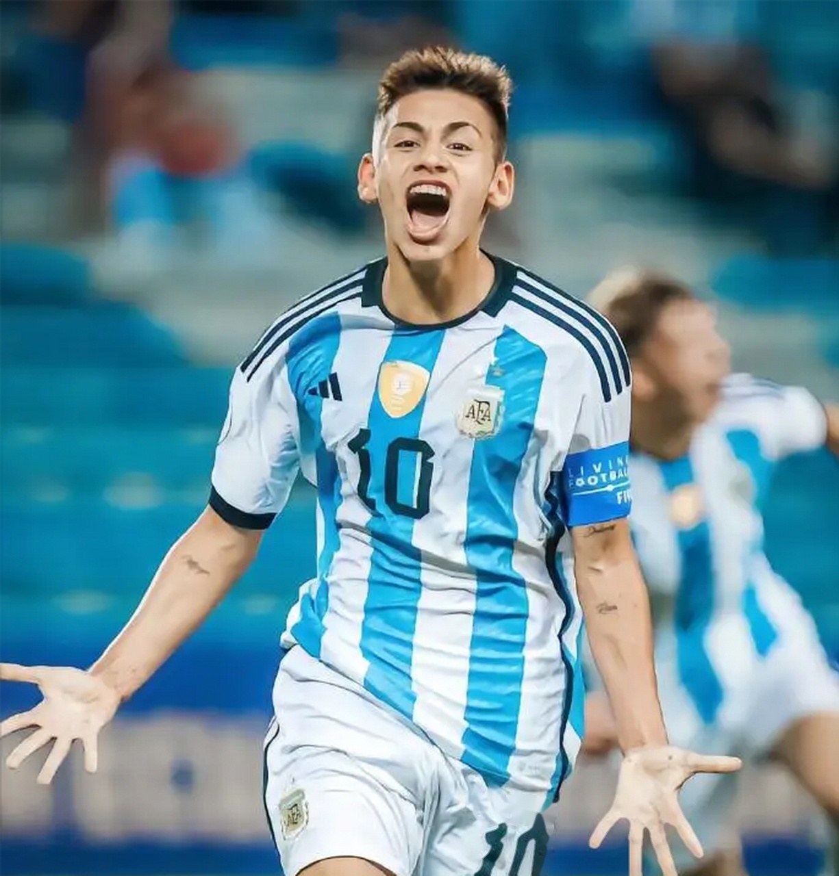阿根廷名将在比赛中表现出色，赢得球迷赞誉