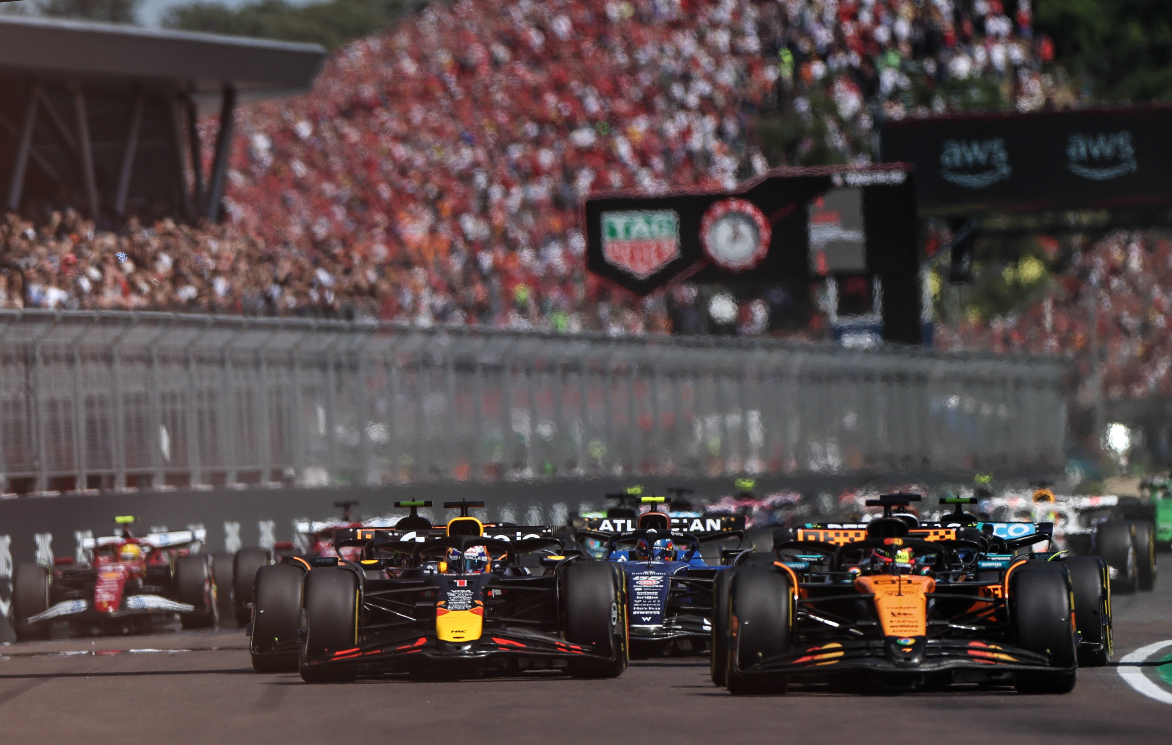 红牛二队轻取索伯车队，汉密尔顿关键制胜