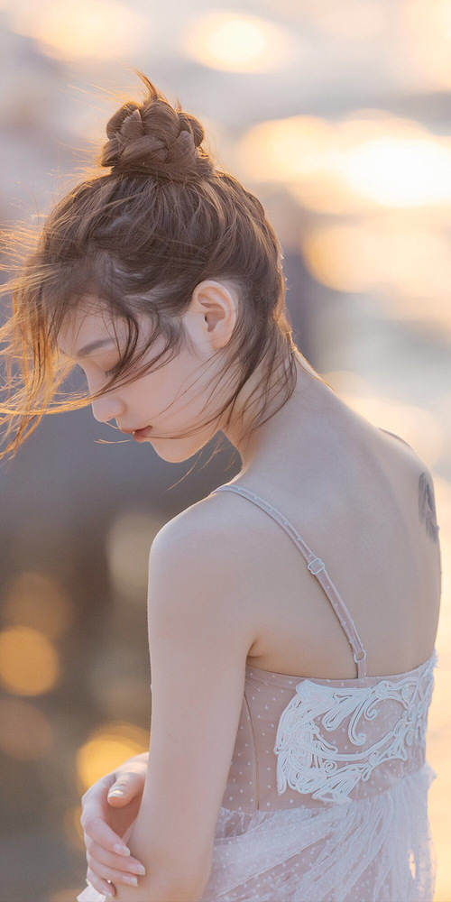 那个凌晨，光从疤痕里长出