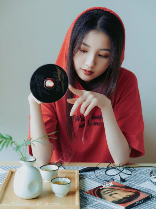 雷火电竞主播-替补席核爆，哈兰德非人三连击，奥地利力克如何撕碎利物浦的骄傲